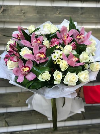 Букет цветов из: Розы и Хризантемы в Иславское