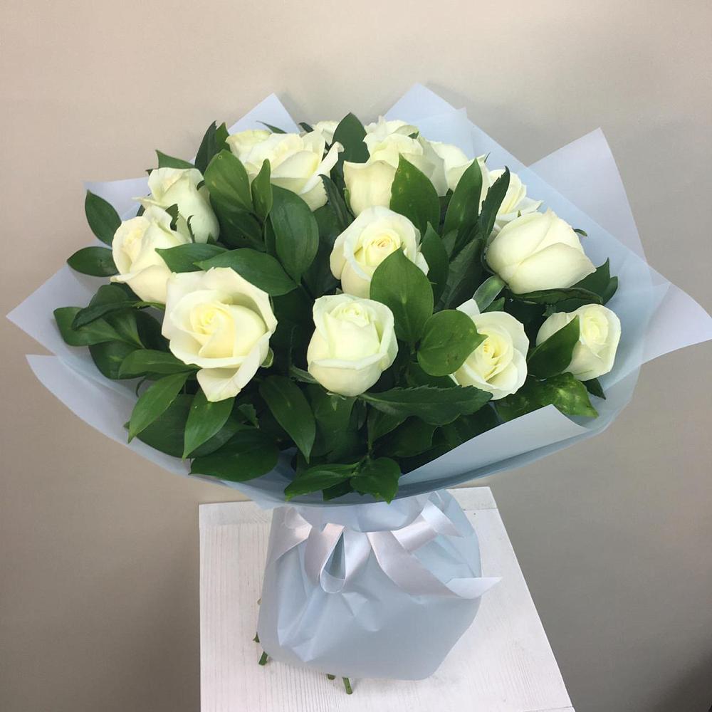 Букет 15 Белых роз Проуд в Иславское