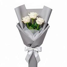 Букет 3 белые розы в Иславское