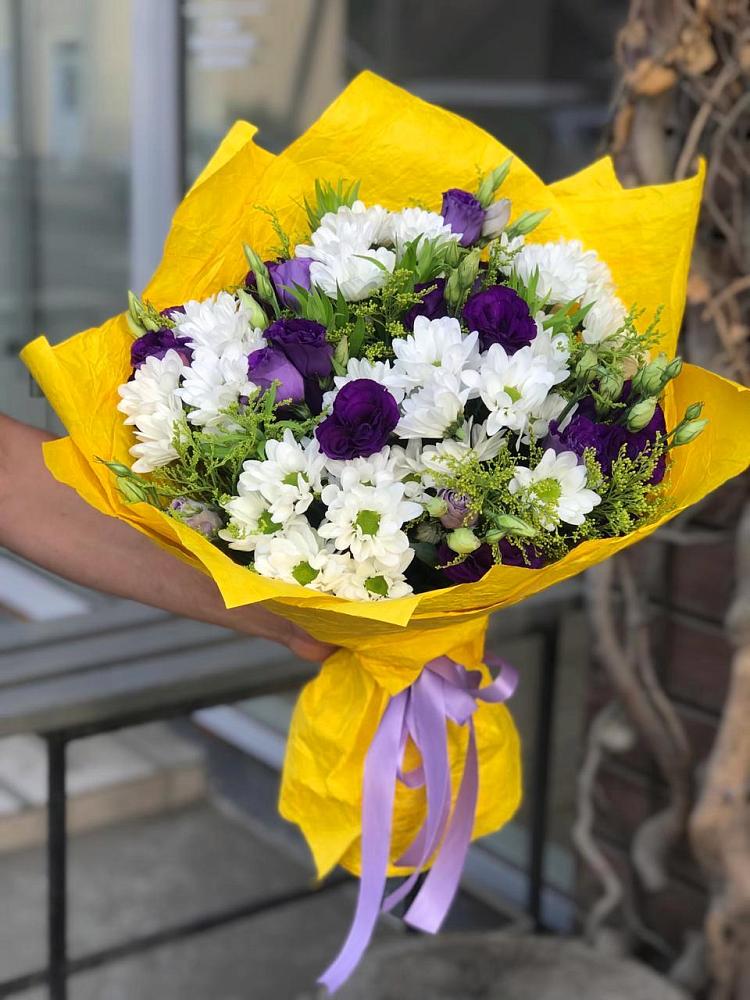 Букет цветов из: Ирисы, Хризантемы и Ромашки в Иславское