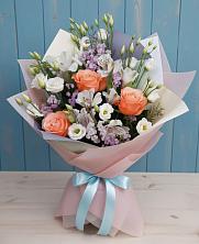 Букет цветов из:  Лизиантусы, Розы, Альстромерии и Гипсофила в Иславское