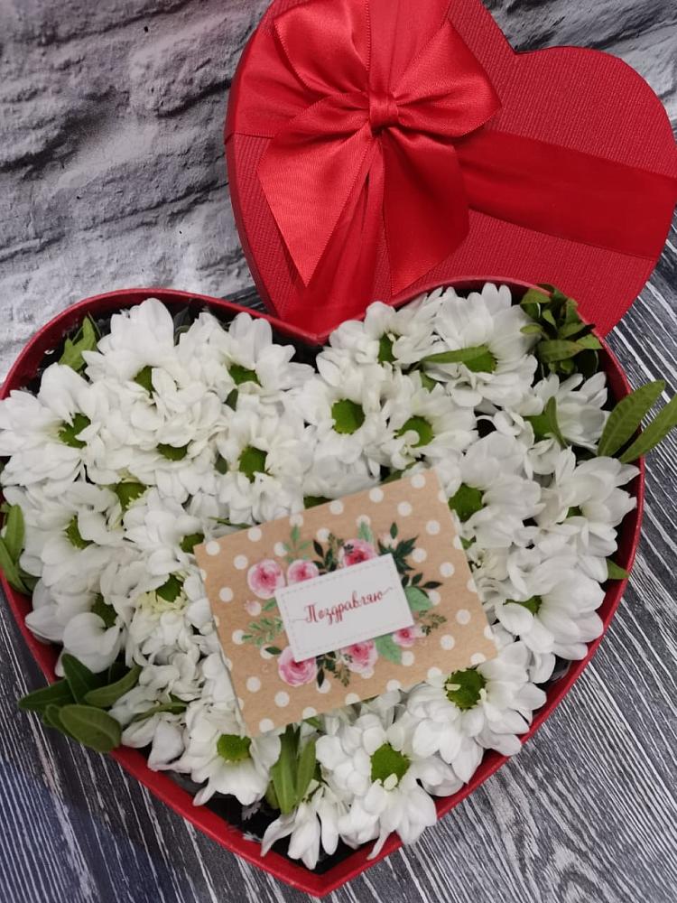 Цветочная композиция из Хризантемы в виде сердца в Иславское