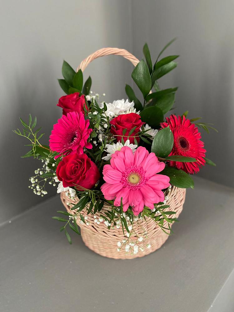 Цветочная композиция из Розы, Хризантемы и Герберы в корзине в Иславское