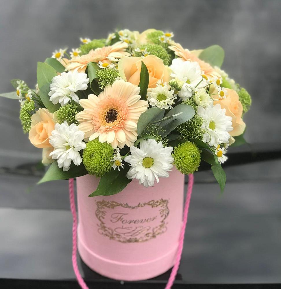 Цветочная композиция из Розы, Герберы и Хризантемы в шляпной коробке в Иславское