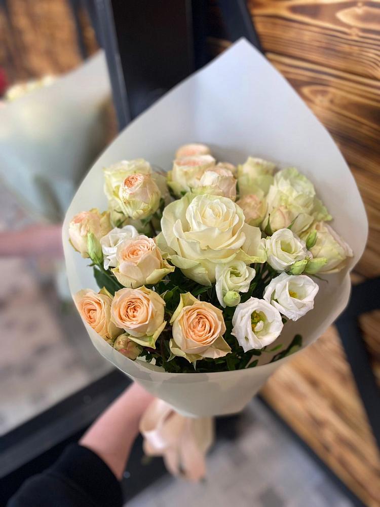 Букет цветов из: Розы и Лизиантусы в Иславское