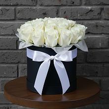 Цветочная композиция из Розы в шляпной коробке в Иславское